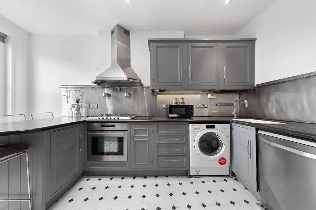 Spacious Sleep 11 With Terrace In Earls Court Ec99 London Bagian luar foto