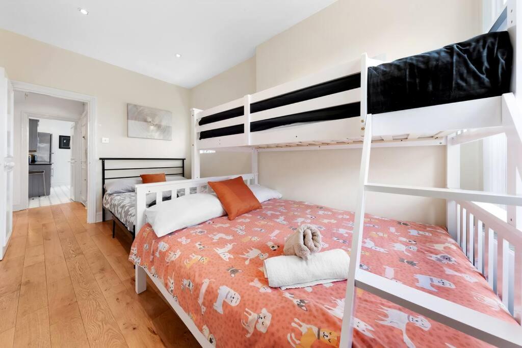 Spacious Sleep 11 With Terrace In Earls Court Ec99 London Bagian luar foto