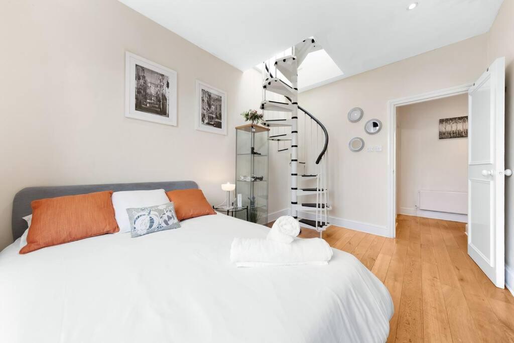 Spacious Sleep 11 With Terrace In Earls Court Ec99 London Bagian luar foto