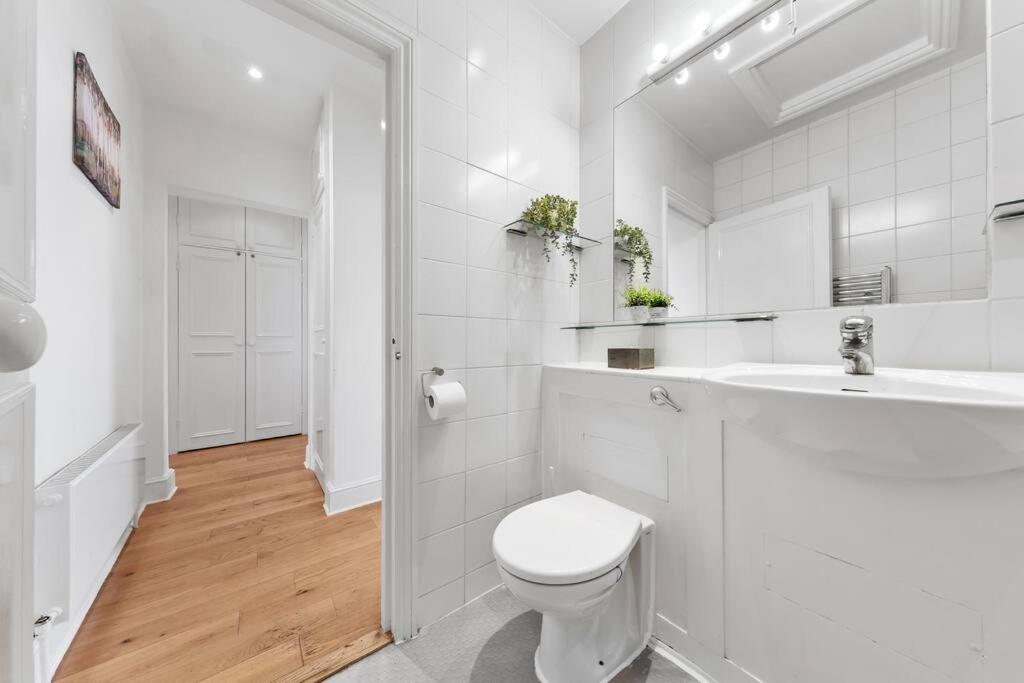 Spacious Sleep 11 With Terrace In Earls Court Ec99 London Bagian luar foto